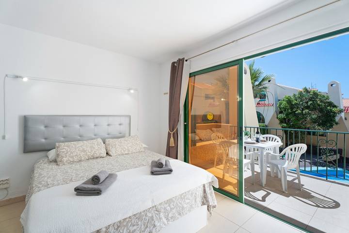 Apartamento entero, Apartamento de vacaciones 'Mareverde K130' con piscina compartida, balcón y Wi-Fi in Playa de Fañabé, Adeje