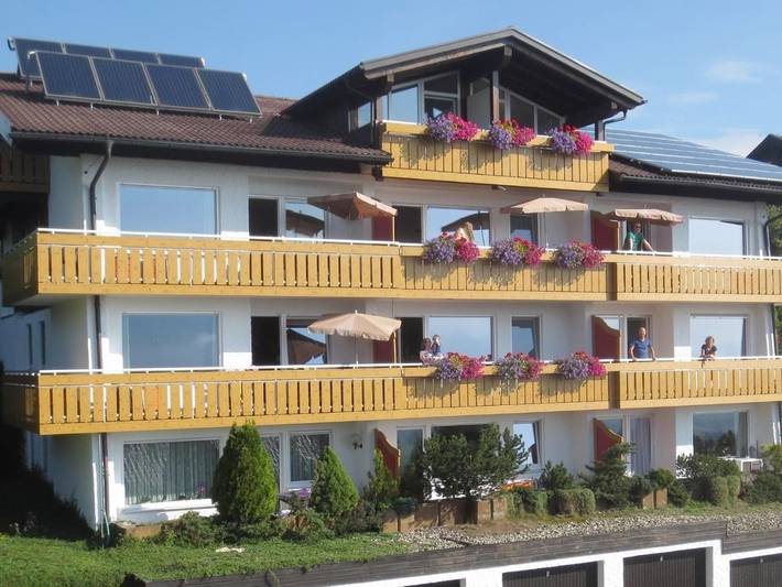 Ferienwohnung für 4 Personen, mit Balkon und Terrasse sowie Garten und Ausblick in Oy-Mittelberg