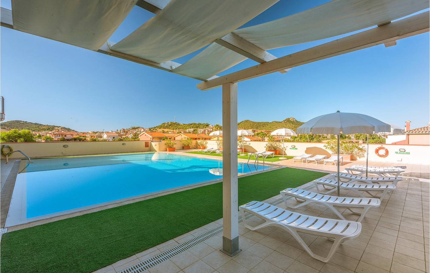 Apartamento vacacional entero, Apartamento Piscina Campulongu: AC, Cocina, WiFi in Crabonaxa/Villasimius, Villasimius