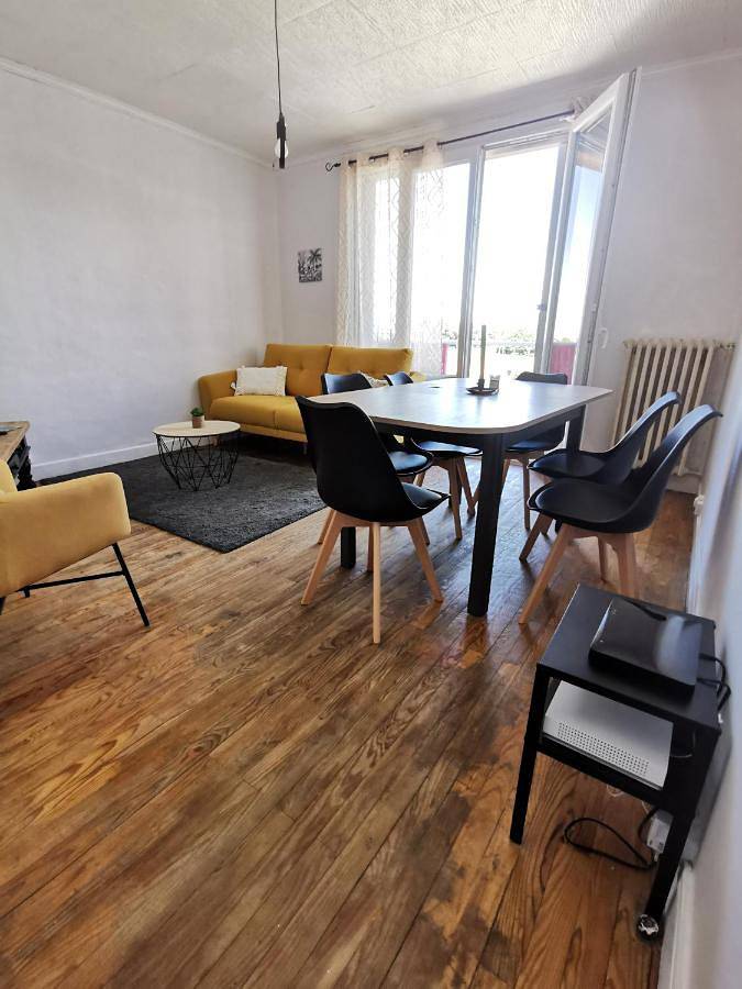 Appartement entier, Three-Bedroom Apartment in Lannemezan, Hautes-Pyrénées