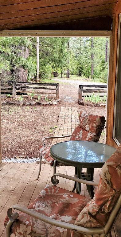 Cottage #2 with a Lake and Creek, 15 mi to Lassen Np in Shasta County