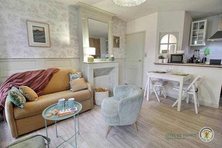 Gîte pour 2 personnes, avec terrasse à Dinan