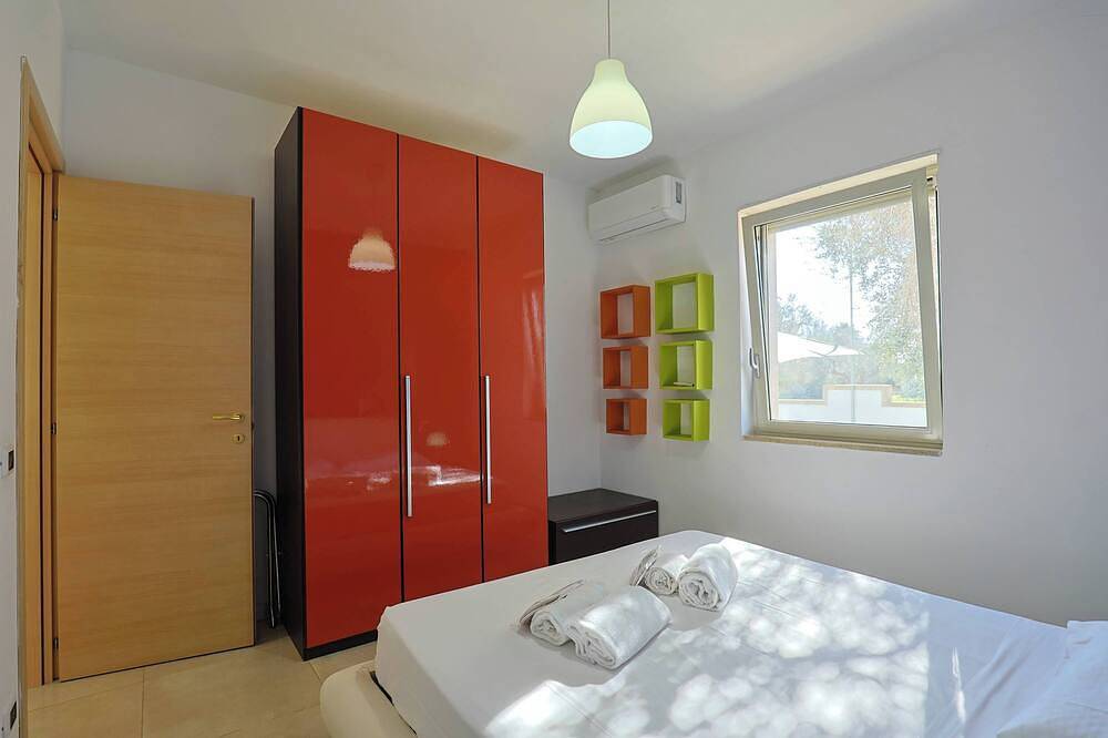 Boomerang Villas 5 – Villa indipendente con Jacuzzi riscaldata e giardino privato a pochi passi dalla Salina dei Monaci in Manduria, Golf von Tarent