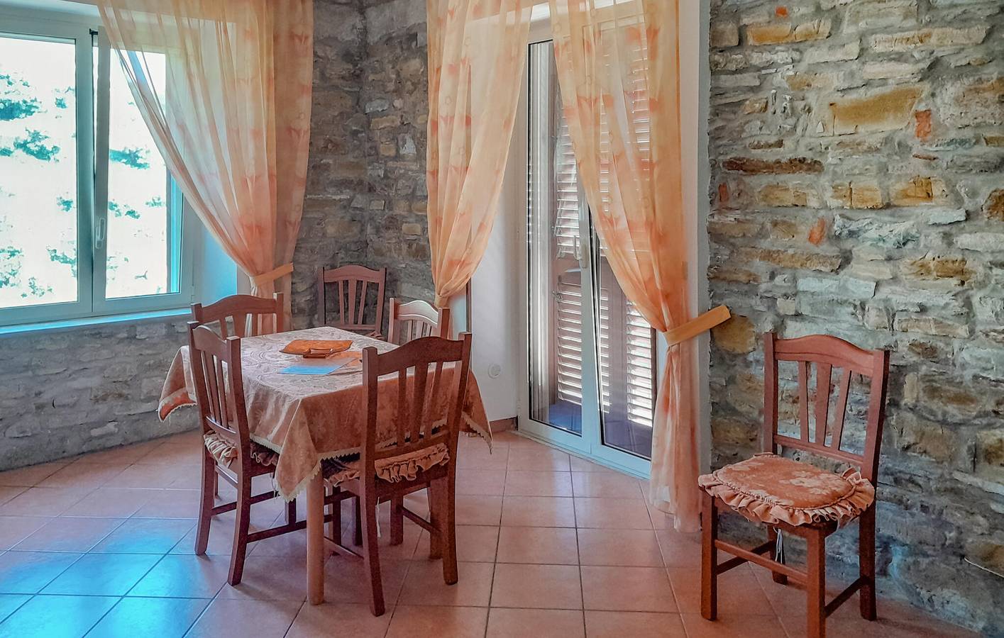 Appartamento intero, Appartamento con terrazza sulla spiaggia: WiFi, parcheggio, TV via cavo e cucina in Cilento