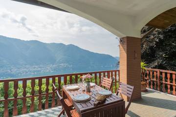 Villa für 4 Personen, mit Ausblick und Garten sowie Seeblick am Comer See