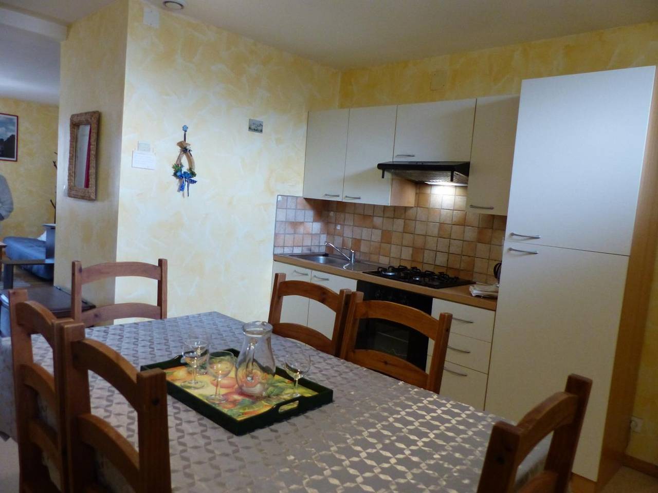 Appartement entier, Appartement chaleureux pour randonnées au Pays d'Huriel in Saint-Palais (Allier), Région de Montluçon