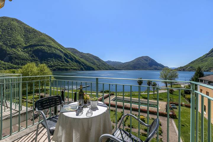 Ferienwohnung für 6 Personen, mit Balkon und Kinderpool sowie Seeblick in Gemeinde Porlezza