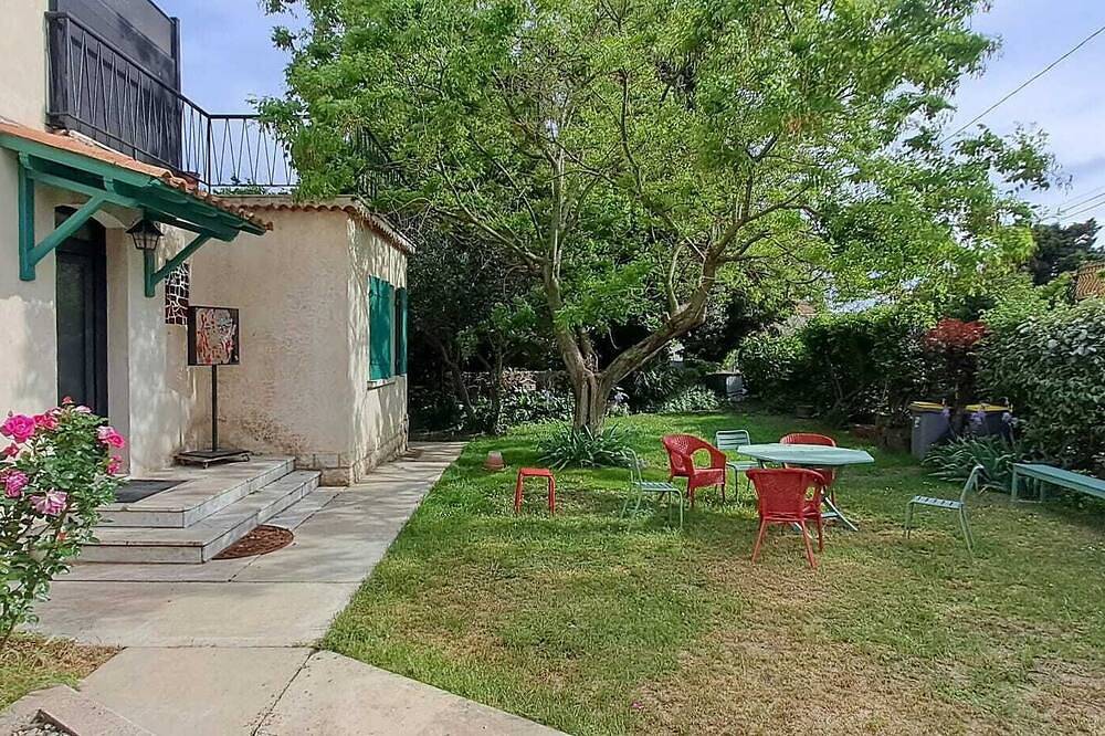 Exclusive triple room for 3 people, 1 baby. in Pélissanne, Region de Aix-en-Provence