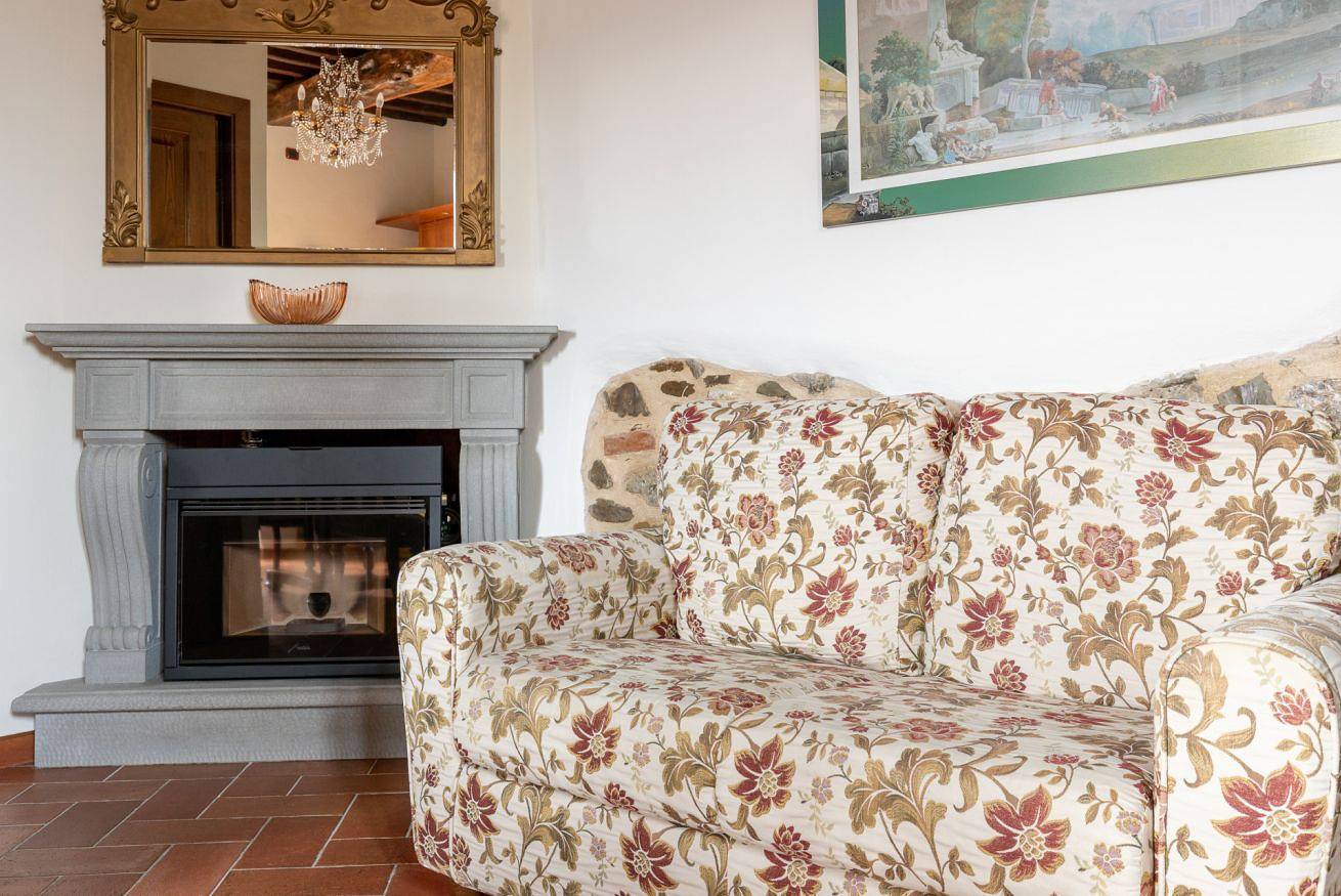 Ganze Wohnung, Guesthost - Lovely Apt with Panoramic Terrace in Carmignano, Prato Provinz