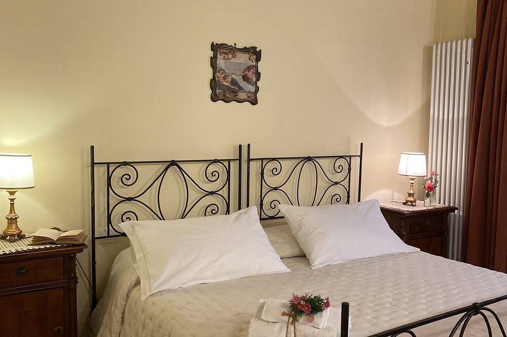 Porcilaia tiny countryside property, shared pool, ideal base to discover Tuscany in Siena, Provincia de Siena