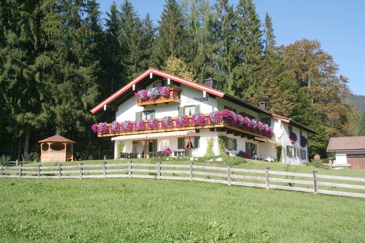 BnB für 2 Personen, mit Balkon und Terrasse sowie Garten und Ausblick in Ramsau bei Berchtesgaden