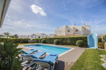Villa for 8 People in Guia, Faro District, Photo 3
