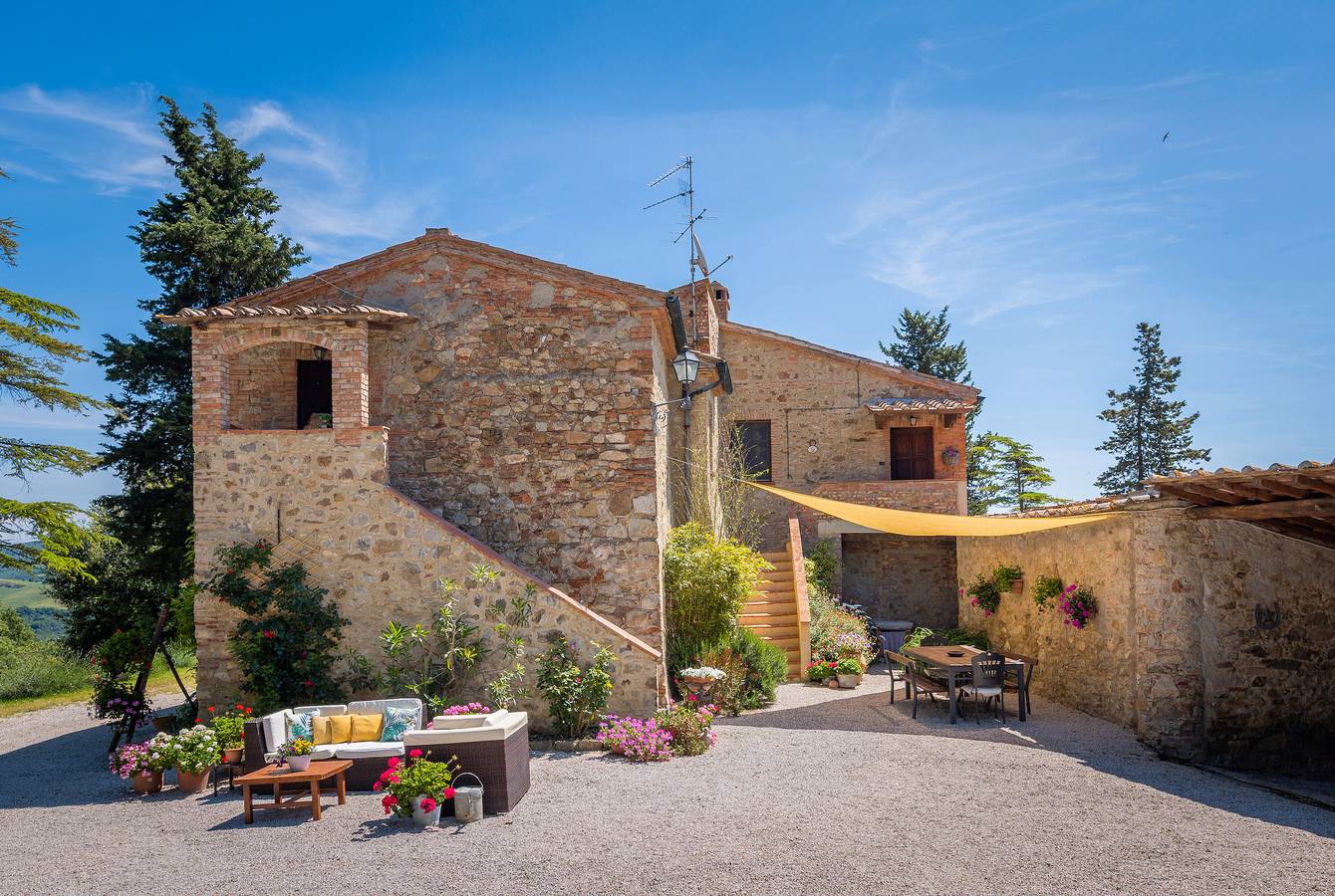 Holiday Home 'Podere Le Rote' with Private Pool, Private Garden and Wi-Fi in Riserva Naturale di Monterufoli