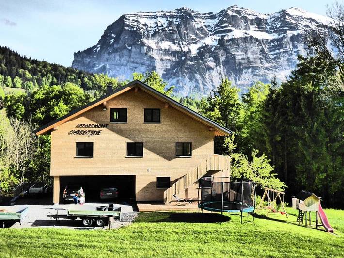 Ferienwohnung für 4 Personen, mit Terrasse und Garten sowie Ausblick in Bizau