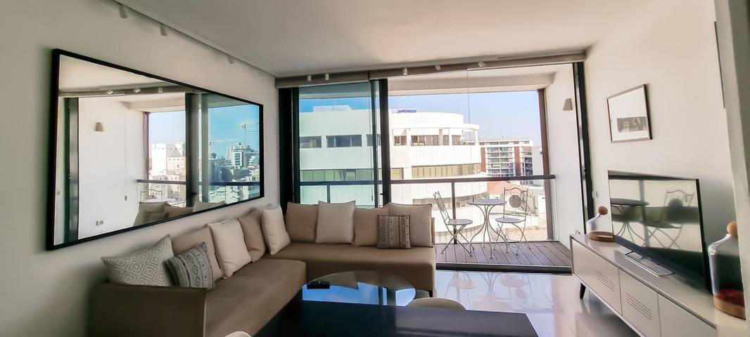 Ganze Wohnung, Ferienwohnung für 4 Personen mit Balkon in Tel Aviv, Bezirk Tel Aviv