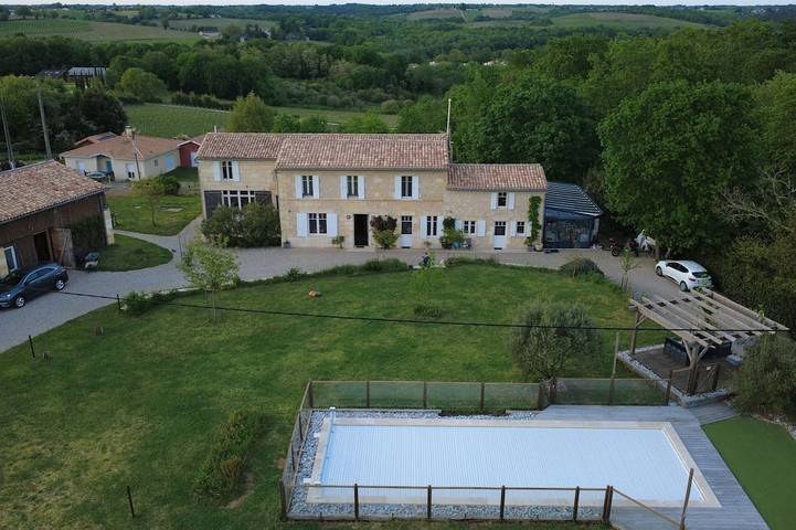 Location de vacances pour 6 personnes, avec Terrasse ainsi que Jardin et Piscine à Langoiran