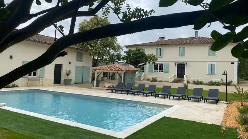 Location de vacances pour 13 personnes, avec jardin et piscine, animaux acceptés à Barry-d'Islemade