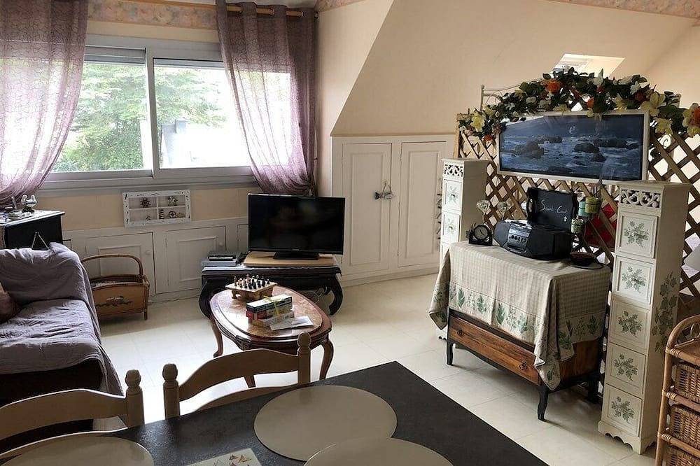 Appartement entier, Charmant studio situé à 150 m de la grande plage pour 3 personnes in Saint-Cast-le-Guildo, Région de Dinan