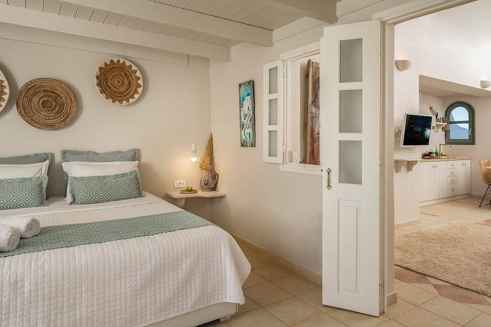 Michelangelo Beach Villa in Santorini