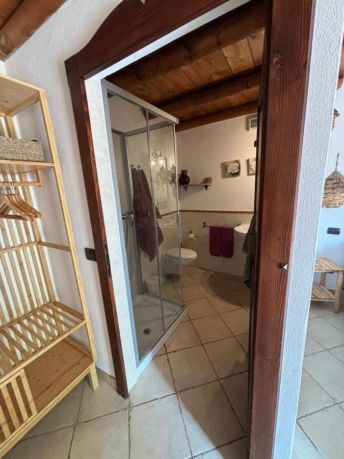 Large Double Room in Cavaion Veronese, Garda Mountains