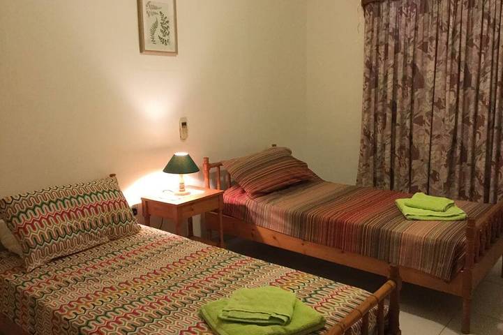 Location de vacances pour 4 personnes, avec jardin ainsi que terrasse et piscine dans Πισσούρι - 4