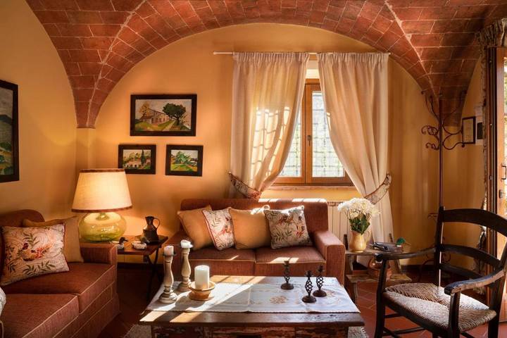 Agriturismo per 4 persone, con Terrazza e Giardino nonché Piscina e Panorama a Montaione