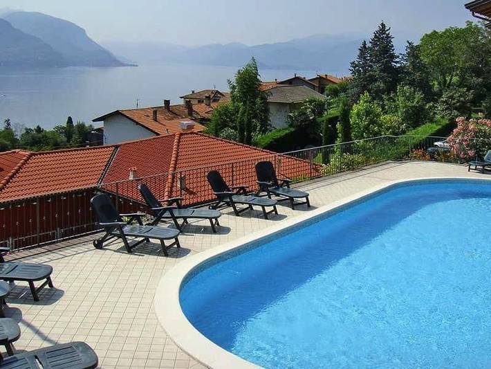 Ferienwohnung für 8 Personen, mit Terrasse und Pool sowie Seeblick und Ausblick