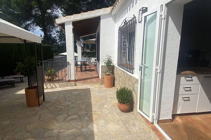 Villa for 4 people, with pool and balcony as well as garden - 1