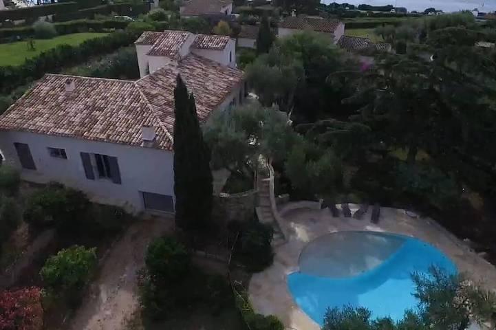 Vacation rental for 12 people, with yard and balcony in Grimaud