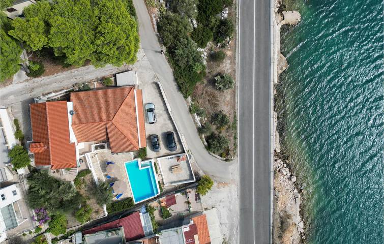 Charmant appartement de deux chambres avec piscine et terrasse, situé à proximité du littoral in Poljica, Split-Dalmatie