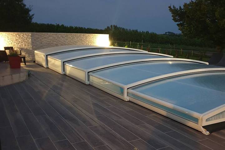 Gîte pour 6 personnes, avec terrasse ainsi que jardin et jacuzzi à Gornac