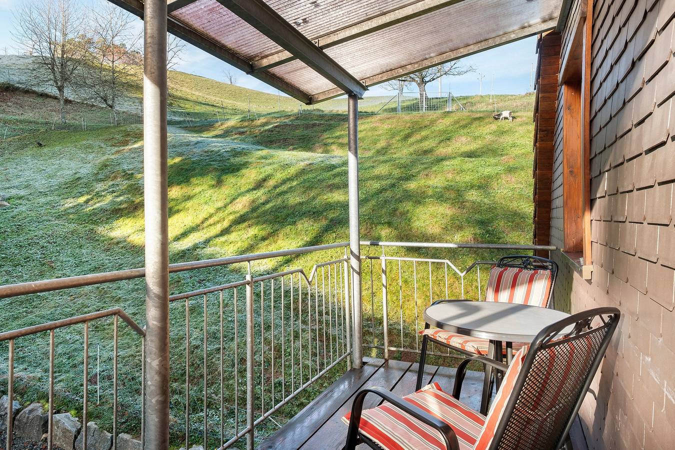 Ganze Wohnung, Ferienwohnung 'Sonneneck' mit Bergblick, Gemeinschaftspool und Wlan in Wolfach, Mittlerer Schwarzwald