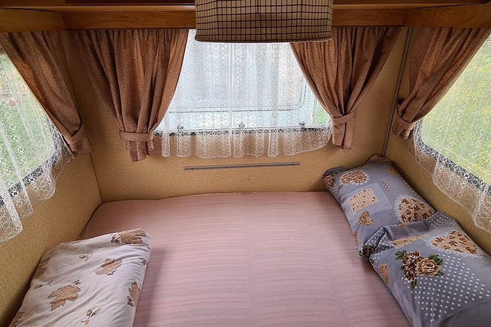 Kucica u blizini jezera in Montenegro