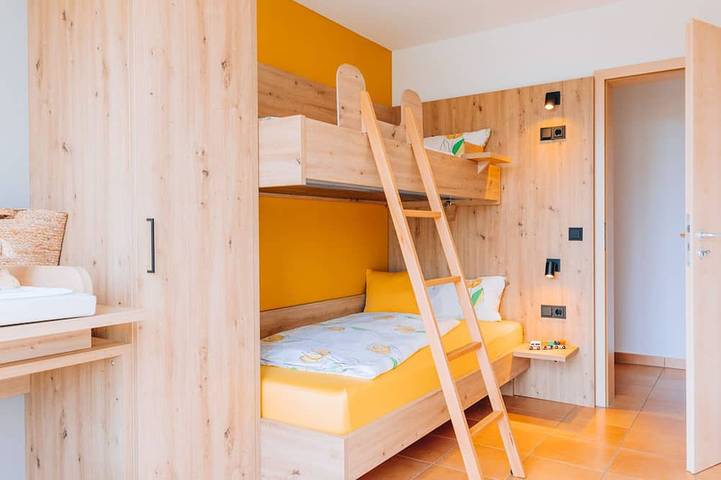 Ganze Wohnung, Ferienwohnung Birne, 55qm, 2 Schlafzimmer, max. 2 Erwachsene und 2 Kinder in Überlingen, Region Bodensee-Oberschwaben