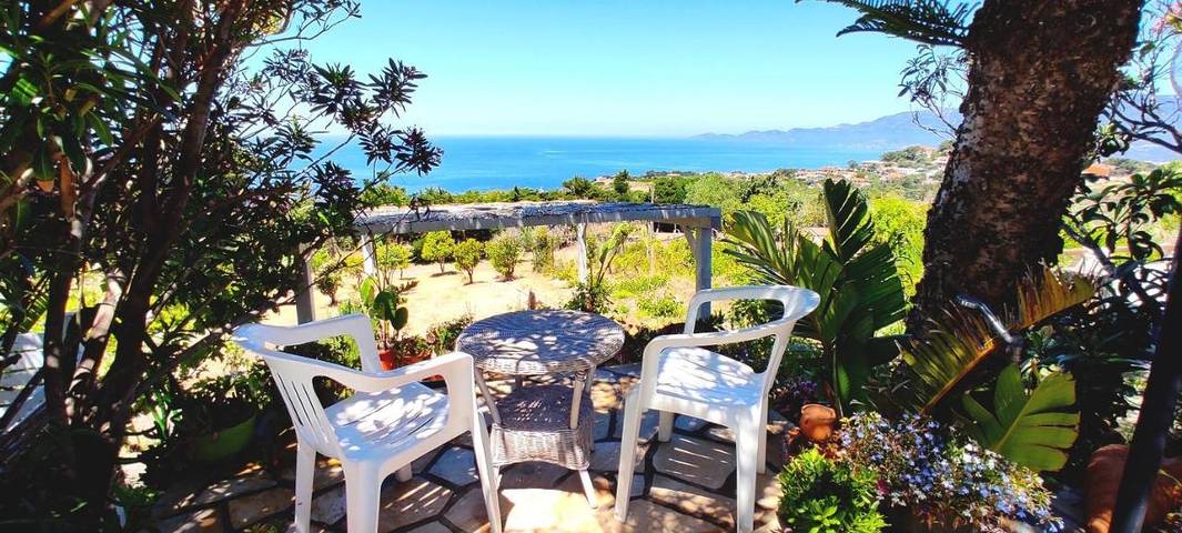Ferienwohnung für 4 Personen, mit Balkon und Terrasse sowie Garten und Ausblick