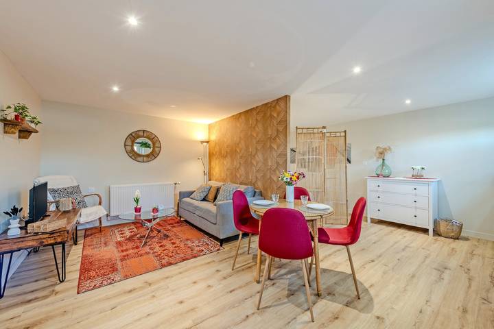 Gîte pour 2 personnes, avec Jardin dans Monts d'Arrée