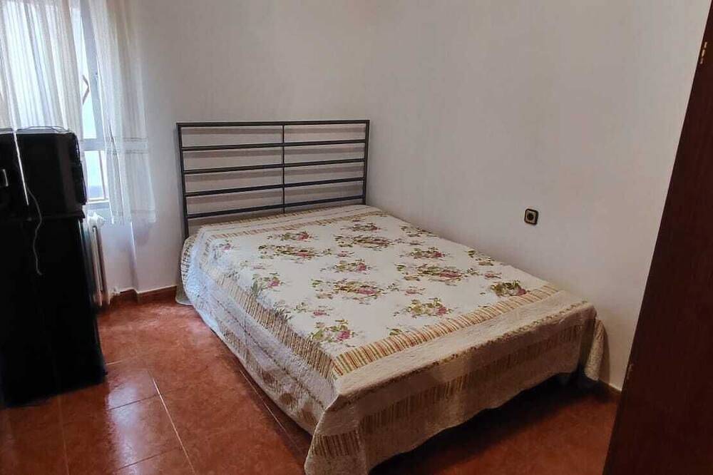 Entire apartment, Spacious and clean apartment with two bathrooms in Albacete, Albacete Province
