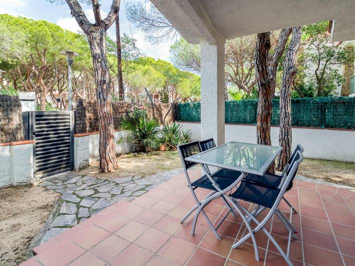 Ferienwohnung für 6 Personen, mit Balkon und Meerblick sowie Terrasse und Garten in Platja d'Aro