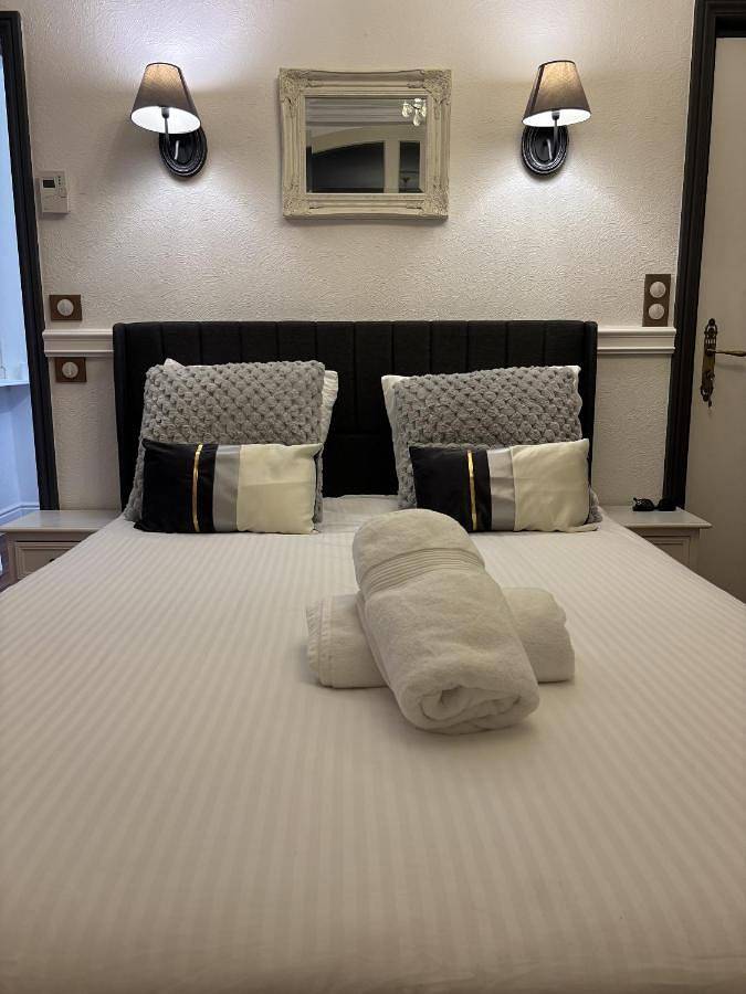 Gîte pour 2 personnes, avec vue et terrasse dans Saint-Énogat - 4