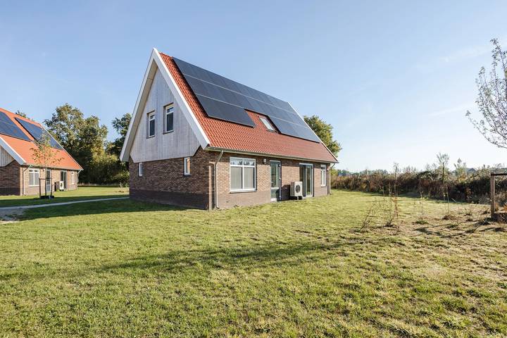 Ferienhaus für 12 Personen, mit Terrasse und Balkon/Terrasse
