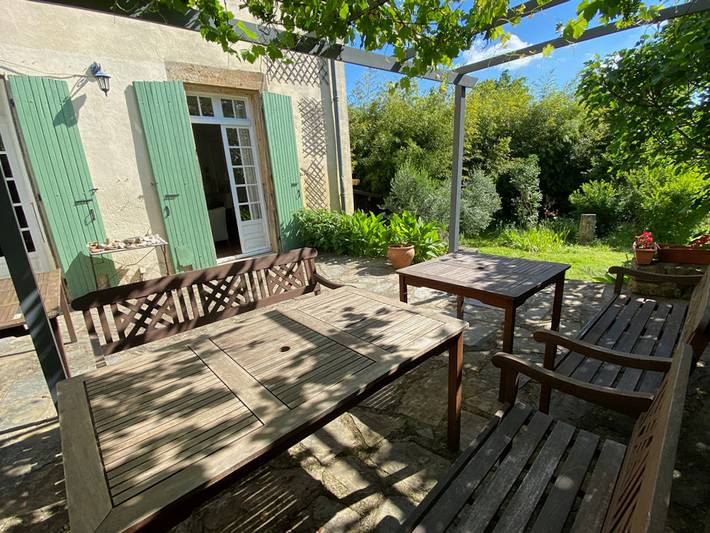 Gîte pour 9 personnes, avec terrasse et jardin