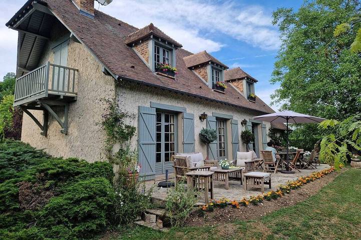Location de vacances pour 10 personnes, avec Balcon et Jacuzzi ainsi que Terrasse et Jardin à Sainte-Geneviève-lès-Gasny