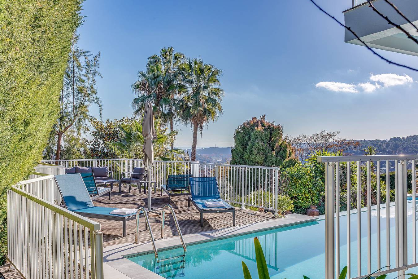 Villa Loupa Vi4489 by Riviera Holiday Homes in La Colle-sur-Loup, Cannes und Umgebung