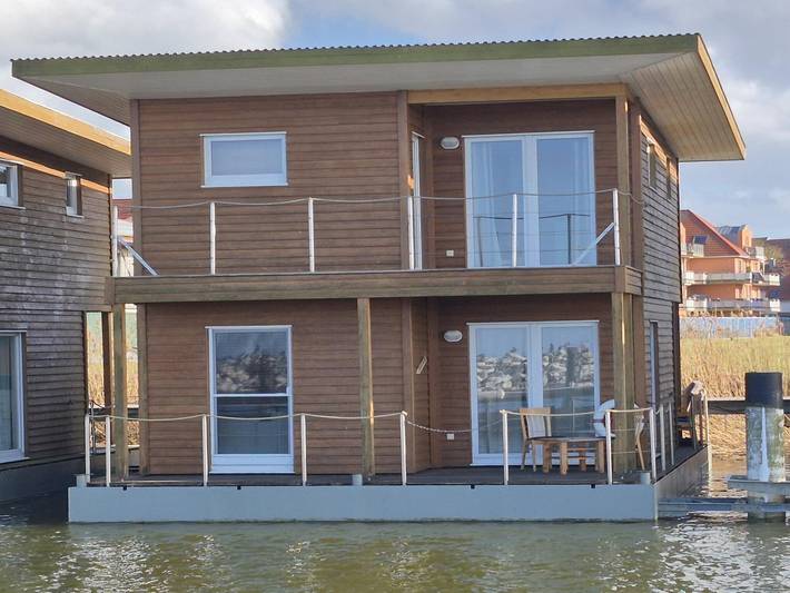 Hausboot für 6 Personen, mit Balkon in Barth