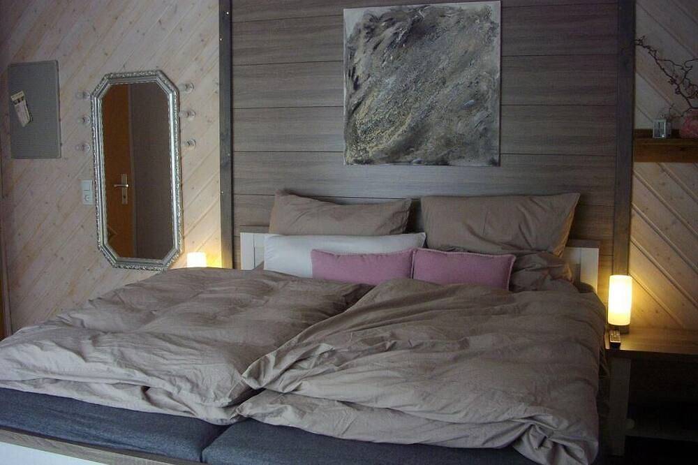 Ganze Wohnung, Modern und hochwertig ausgestattete 4-Sterne Ferienwohnung \" Blütentraum\" in Kirchenlamitz, Landkreis Wunsiedel im Fichtelgebirge
