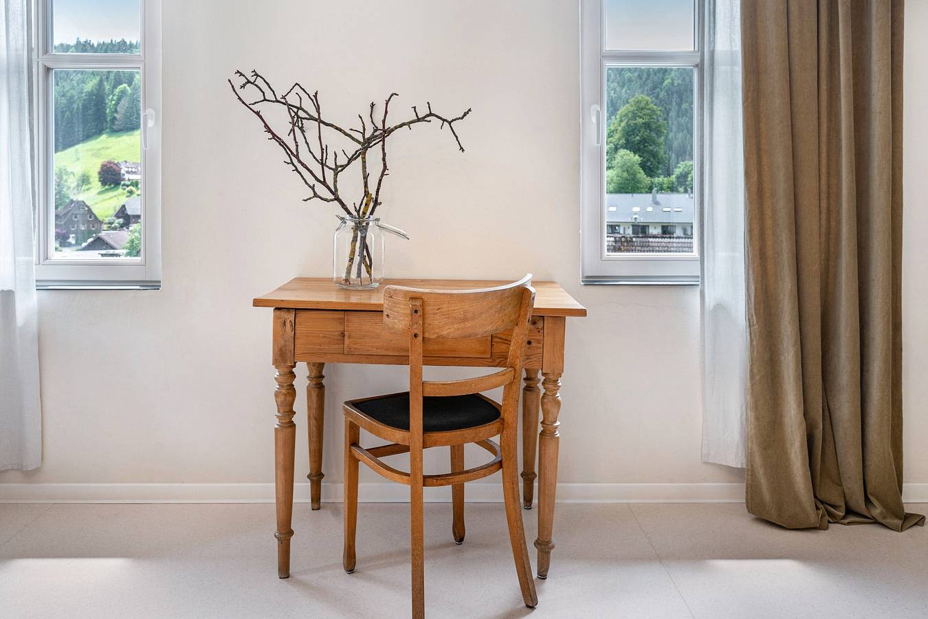 Ganze Wohnung, Ferienwohnung 'Klassenzimmer' mit Bergblick, Gemeinschaftsterrasse und Wi-Fi in Enzklösterle, Nordschwarzwald