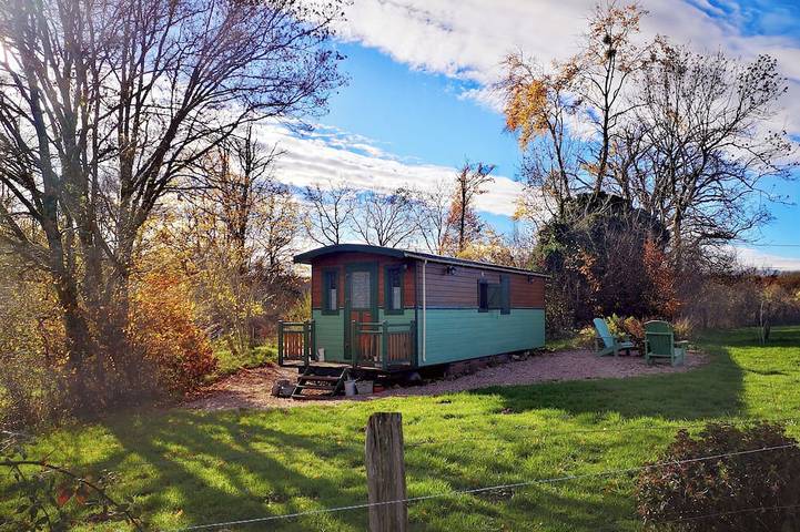 Gîte pour 4 personnes, avec terrasse et jardin à Antully