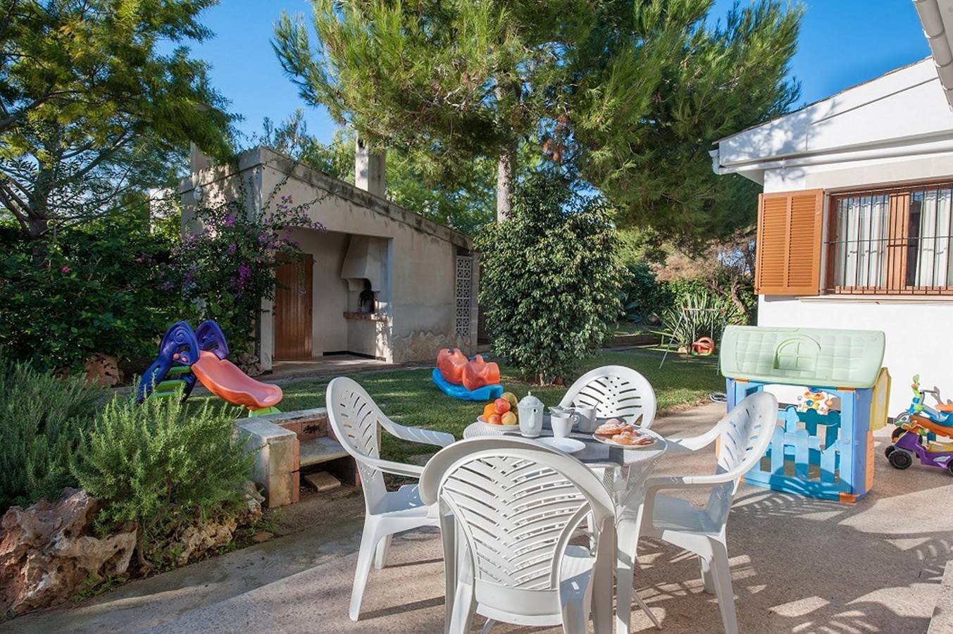 Miloca - Ferienhaus mit Privatgarten in Playa de Muro. Wifi gratis. in Playa de Muro, Muro