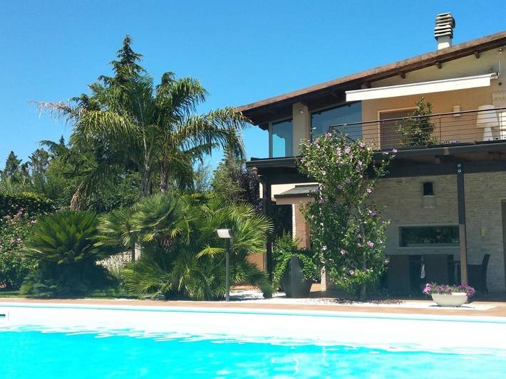 B&b per 2 persone, con Terrazza e Giardino nonché Piscina e Panorama a Trani