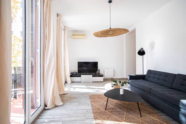 Ganze Wohnung, Ferienwohnung für 6 Personen mit Balkon in Barcelona Zentrum, Barcelona
